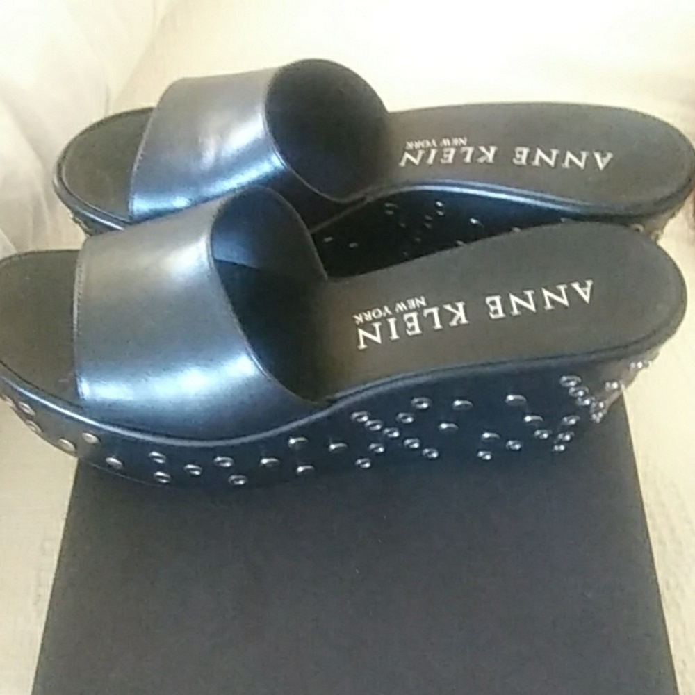 Shoes - Picture 2 of 4